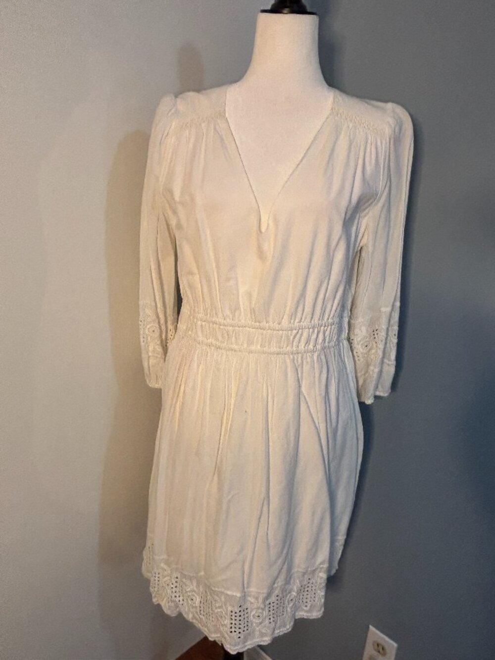 GAP V Neck Fresh White Lace Insert Dress with Cinched Waist.  Size L.
